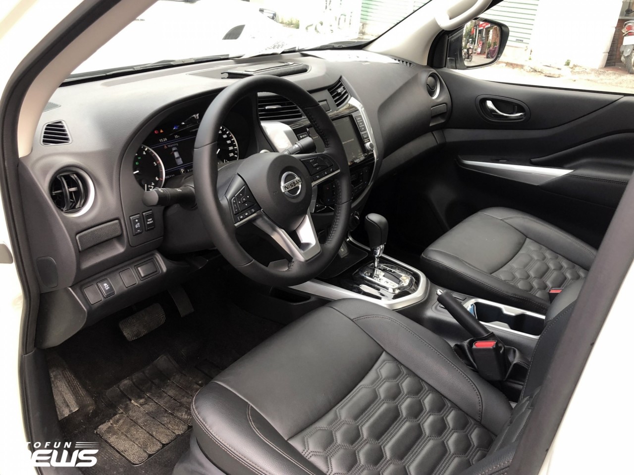 Hình thực tế Nissan Navara mới ra mắt ngoài đời thực Hình thực tế Nissan Navara mới ra mắt ngoài đời thực