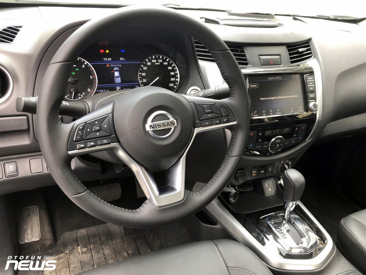 Hình thực tế Nissan Navara mới ra mắt ngoài đời thực Hình thực tế Nissan Navara mới ra mắt ngoài đời thực