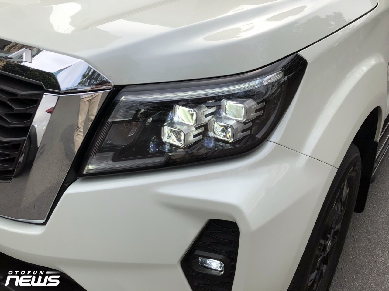 Hình thực tế Nissan Navara mới ra mắt ngoài đời thực Hình thực tế Nissan Navara mới ra mắt ngoài đời thực