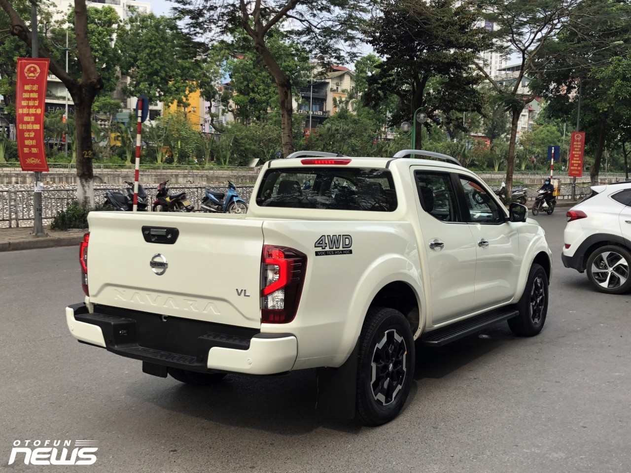 Hình thực tế Nissan Navara mới ra mắt ngoài đời thực Hình thực tế Nissan Navara mới ra mắt ngoài đời thực