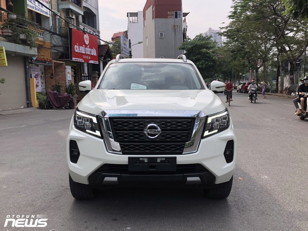 Hình thực tế Nissan Navara mới ra mắt ngoài đời thực Hình thực tế Nissan Navara mới ra mắt ngoài đời thực