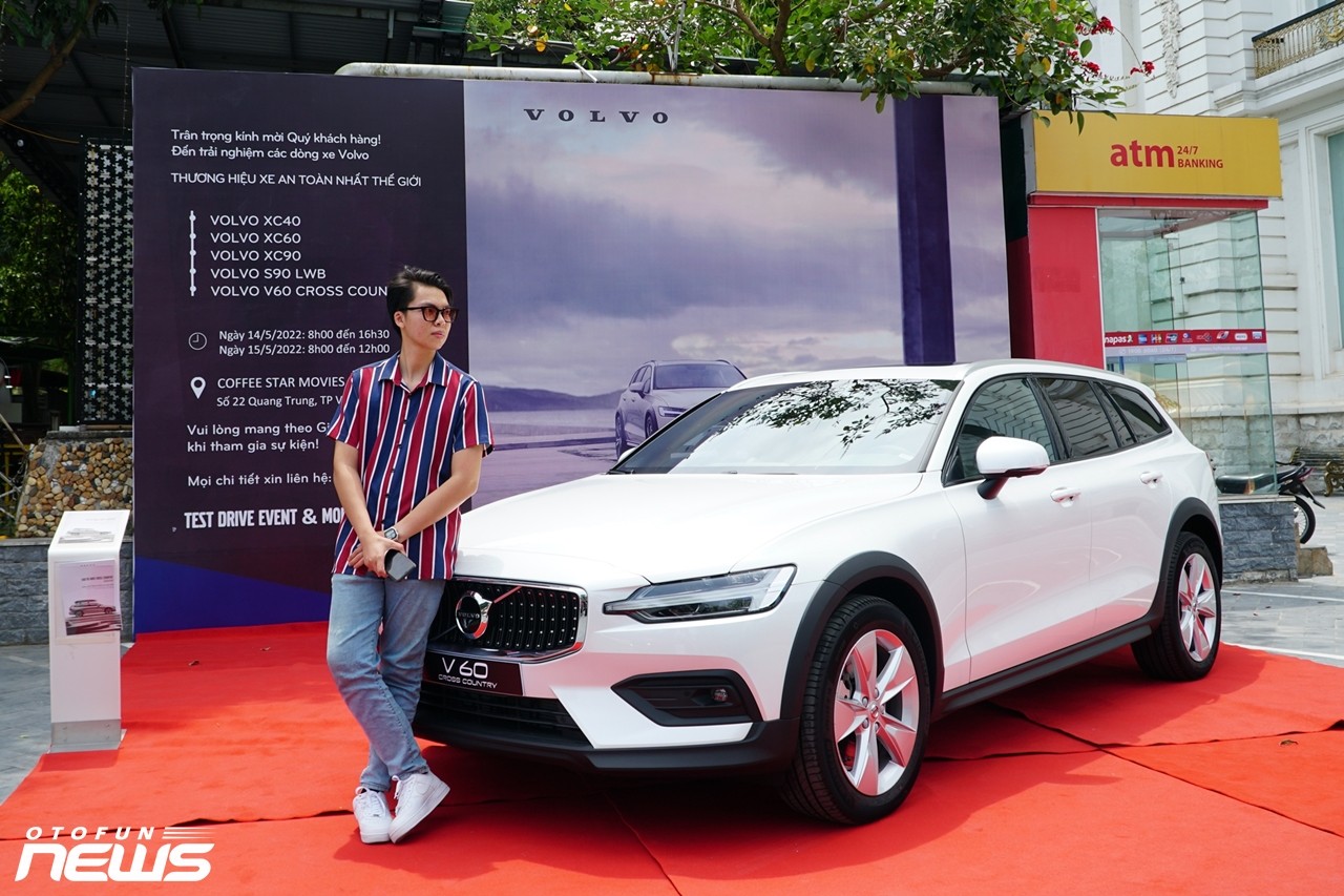 Khách hàng TP Vinh ấn tượng với khả năng vận hành của xe Volvo Khách hàng TP Vinh ấn tượng với khả năng vận hành của xe Volvo