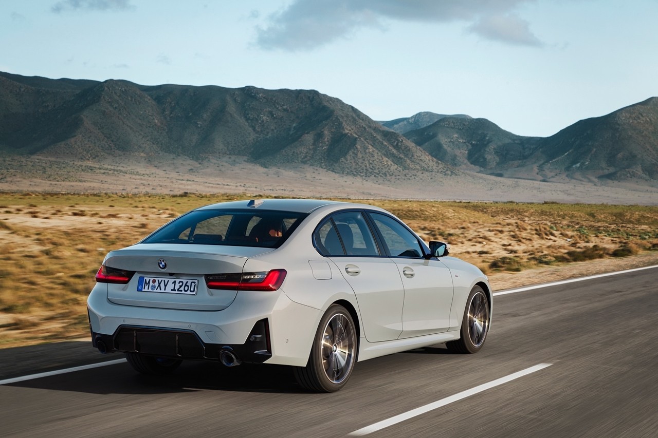 Ra mắt BMW 3-Series 2023: Động cơ giữ nguyên, màn hình cong liền mạch Ra mắt BMW 3-Series 2023: Động cơ giữ nguyên, màn hình cong liền mạch