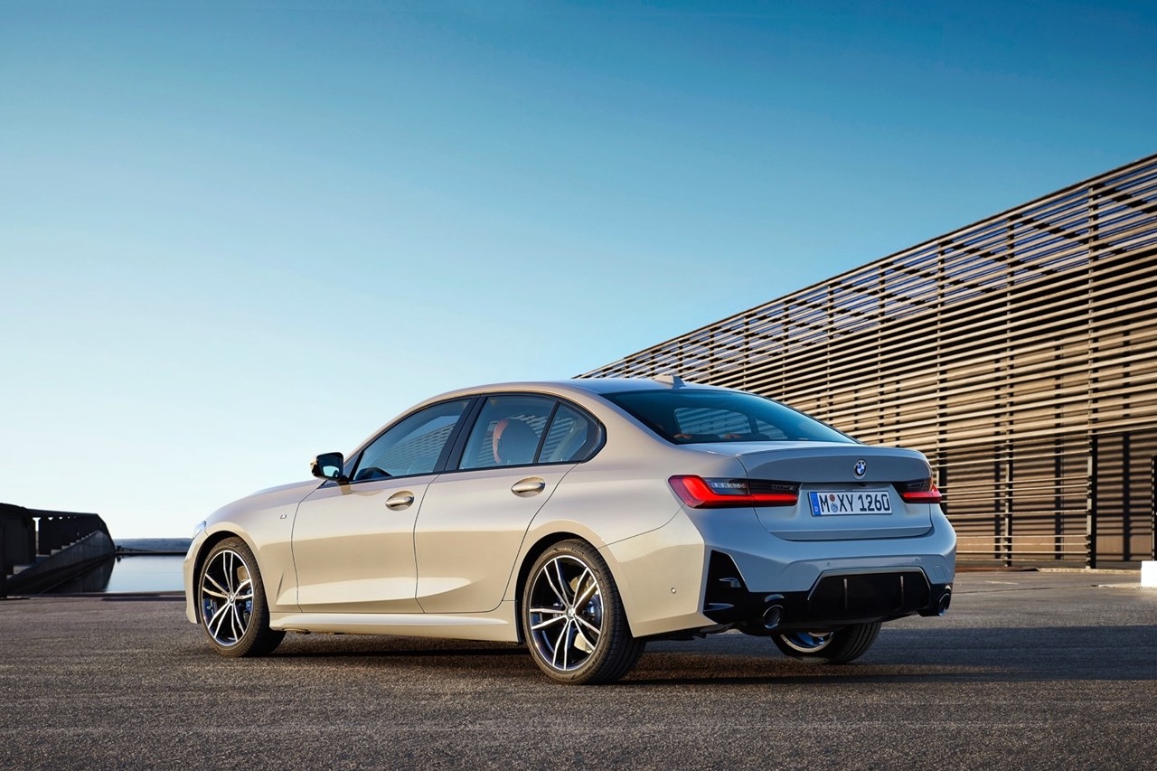 Ra mắt BMW 3-Series 2023: Động cơ giữ nguyên, màn hình cong liền mạch Ra mắt BMW 3 Series 2023: Động cơ giữ nguyên, màn hình cong liền mạch