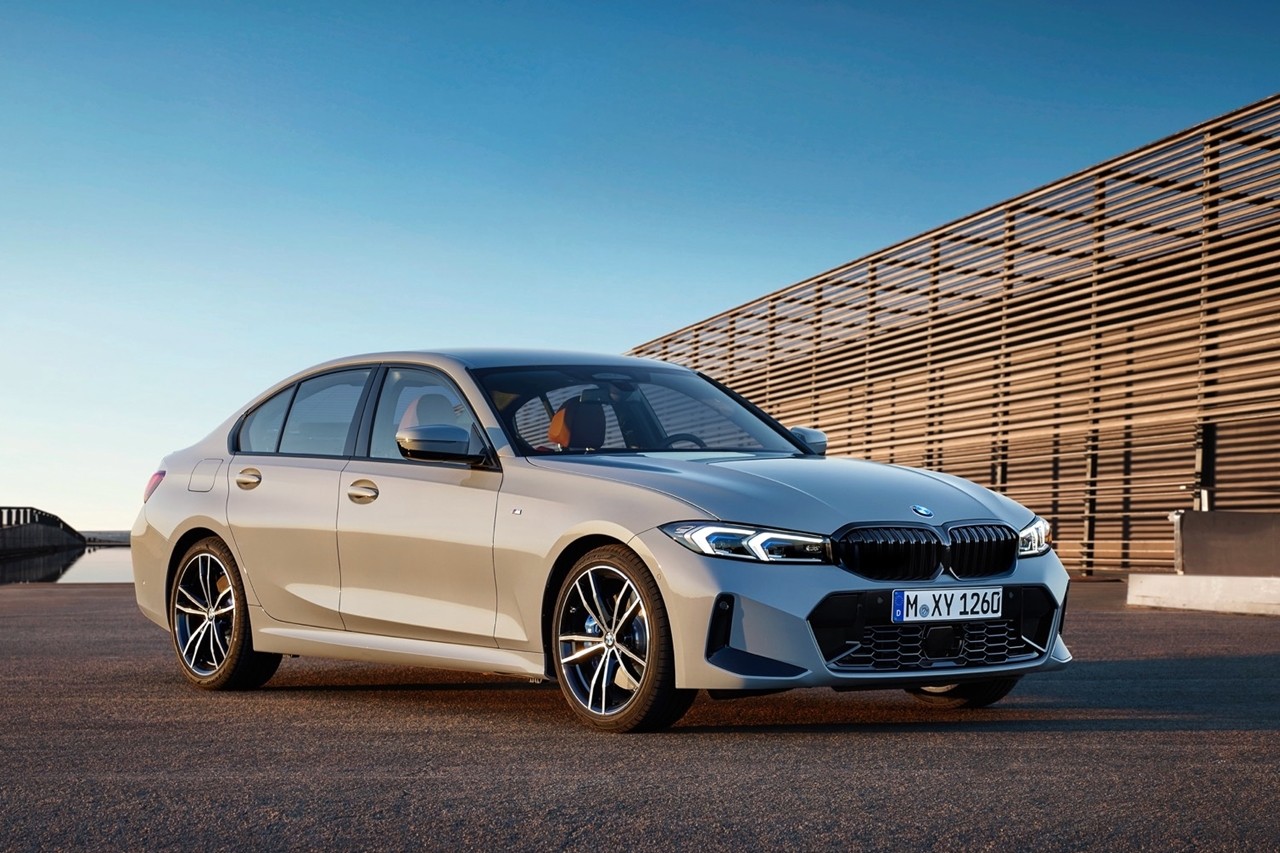 Ra mắt BMW 3-Series 2023: Động cơ giữ nguyên, màn hình cong liền mạch Ra mắt BMW 3-Series 2023: Động cơ giữ nguyên, màn hình cong liền mạch