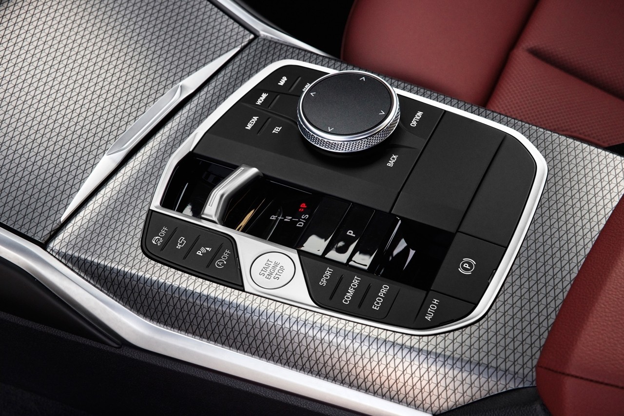 Ra mắt BMW 3-Series 2023: Động cơ giữ nguyên, màn hình cong liền mạch Ra mắt BMW 3 Series 2023: Động cơ giữ nguyên, màn hình cong liền mạch