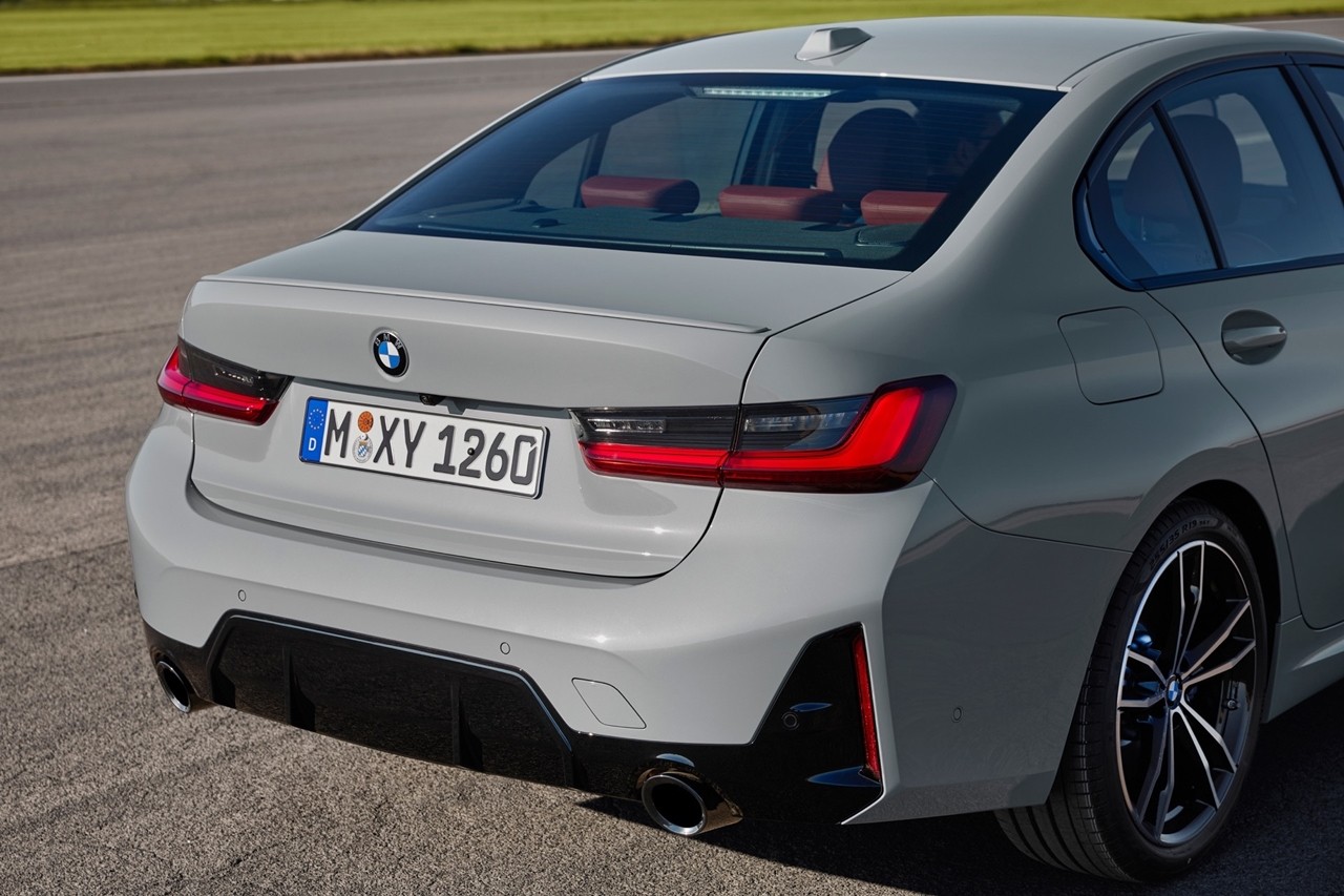 Ra mắt BMW 3-Series 2023: Động cơ giữ nguyên, màn hình cong liền mạch Ra mắt BMW 3 Series 2023: Động cơ giữ nguyên, màn hình cong liền mạch