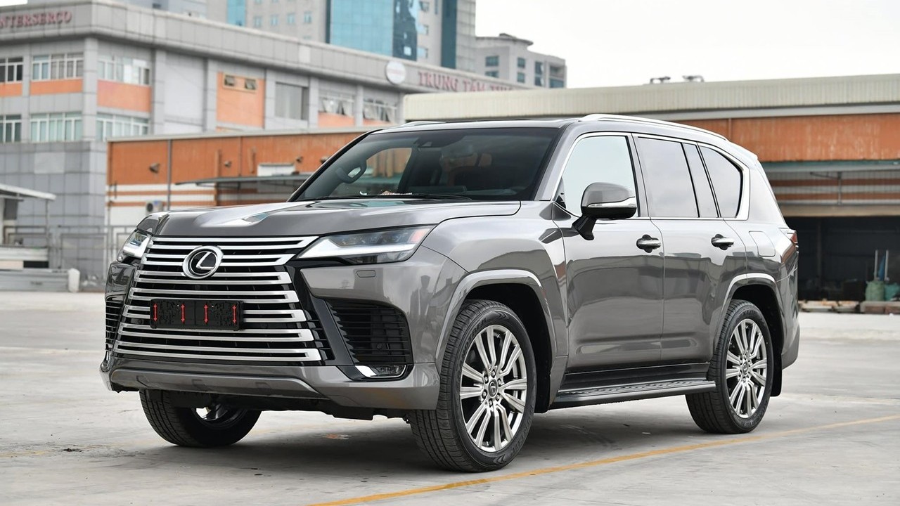 Cận cảnh Lexus LX600 Ultra Luxury giá hơn 13 tỷ đồng
