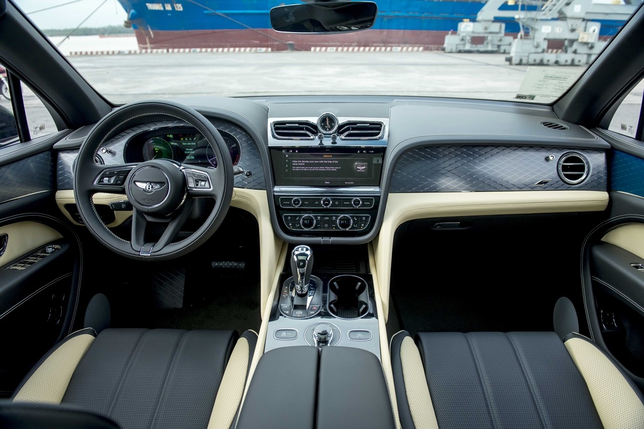 Cận cảnh Bentley Bentayga S giá 18,9 tỷ chính hãng đầu tiên tại Việt Nam Cận cảnh Bentley Bentayga S giá 18,9 tỷ chính hãng đầu tiên tại Việt Nam