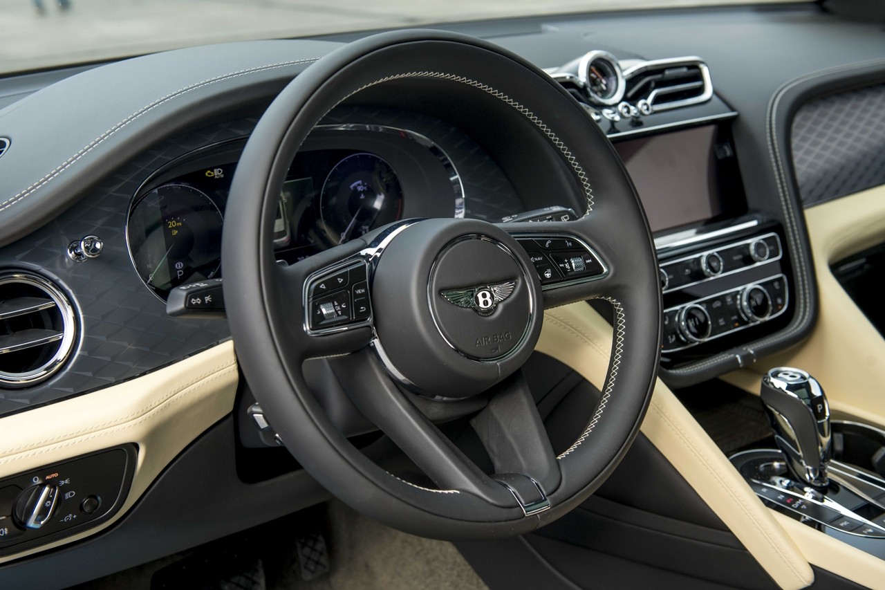 Cận cảnh Bentley Bentayga S giá 18,9 tỷ chính hãng đầu tiên tại Việt Nam Cận cảnh Bentley Bentayga S giá 18,9 tỷ chính hãng đầu tiên tại Việt Nam