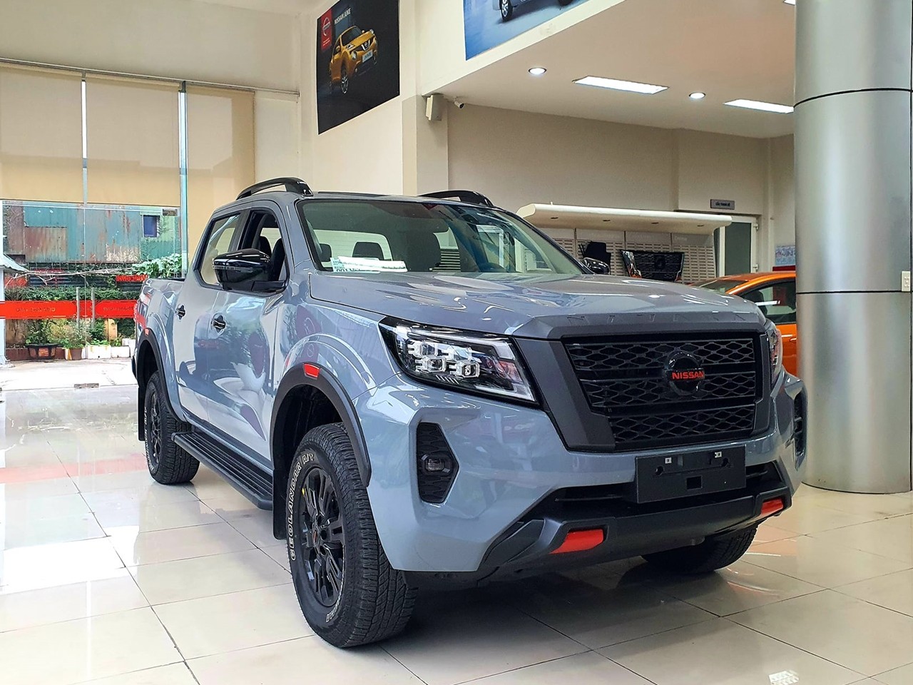 Nissan Navara giảm giá