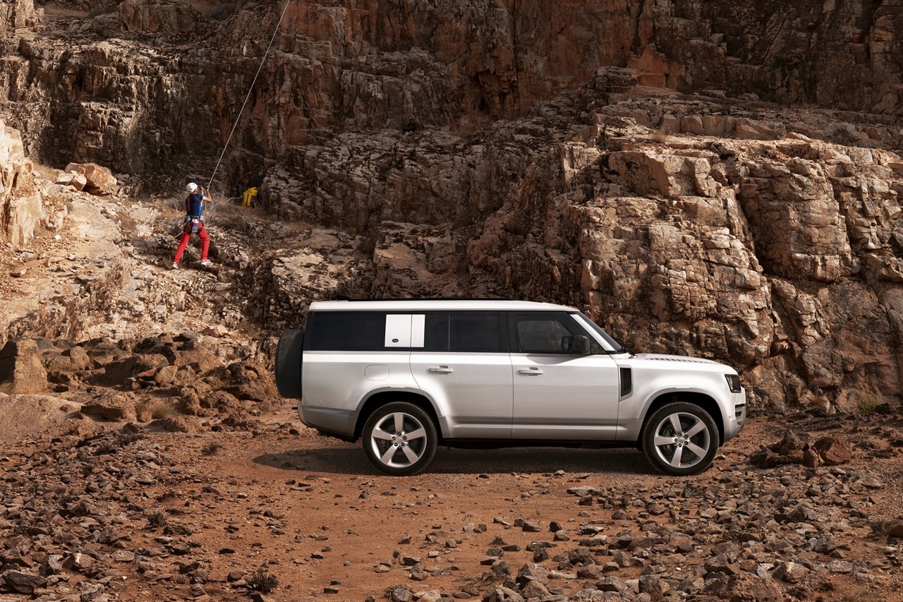 Land Rover giới thiệu Defender 130 thân xe kéo dài Land Rover giới thiệu Defender 130 thân xe kéo dài