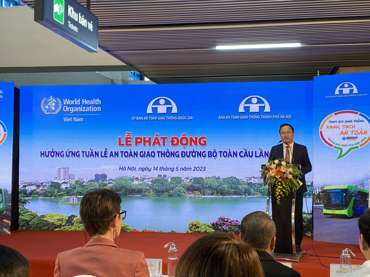 Phát động "Tuần lễ an toàn giao thông đường bộ toàn cầu" Phát động "Tuần lễ an toàn giao thông đường bộ toàn cầu"