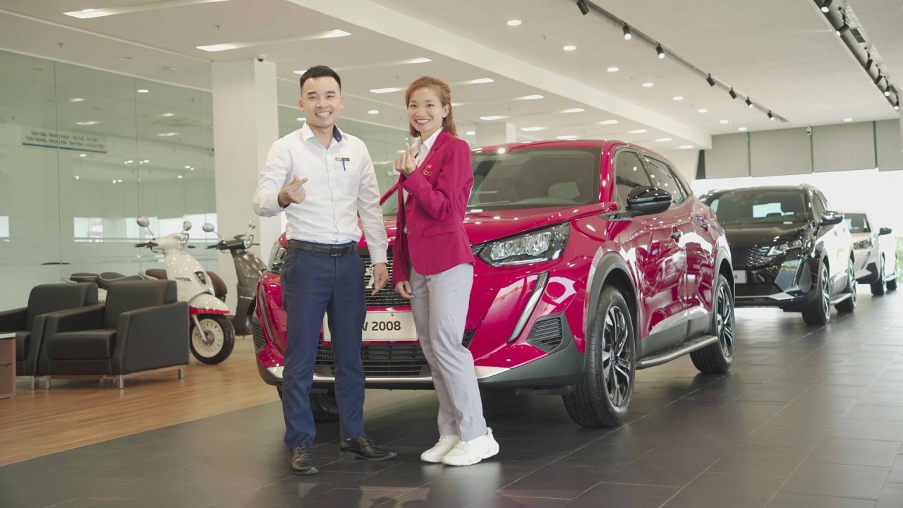'Chân chạy vàng' Nguyễn Thị Oanh đến Thaco Bắc Giang xem Peugeot 2008