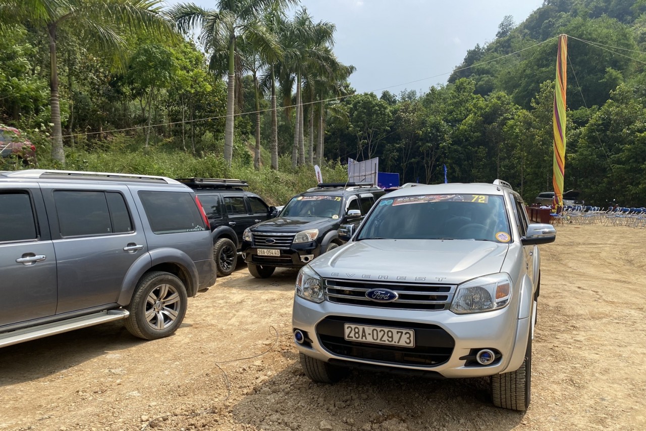 Sôi động ngày hội thi lái xe địa hình toàn Ford Everest Sôi động ngày hội thi lái xe địa hình toàn Ford Everest