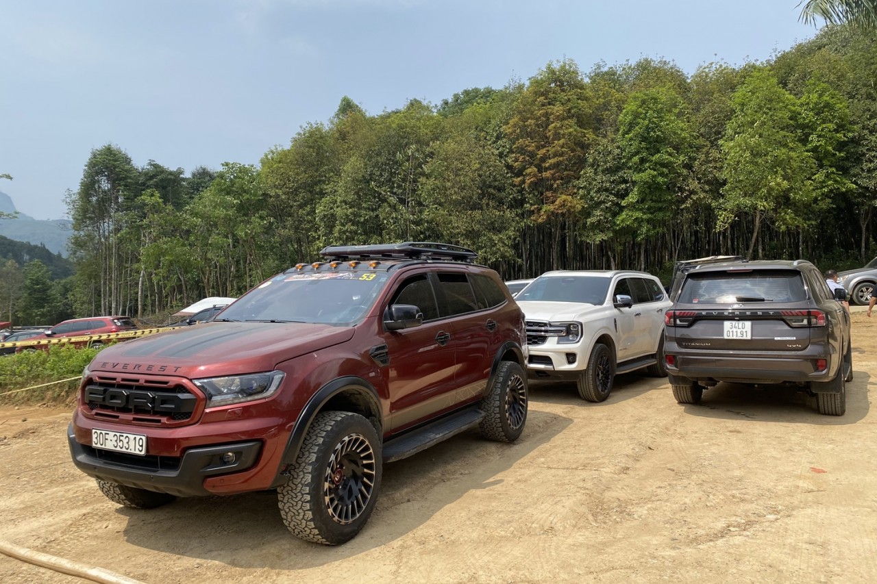 Sôi động ngày hội thi lái xe địa hình toàn Ford Everest Sôi động ngày hội thi lái xe địa hình toàn Ford Everest