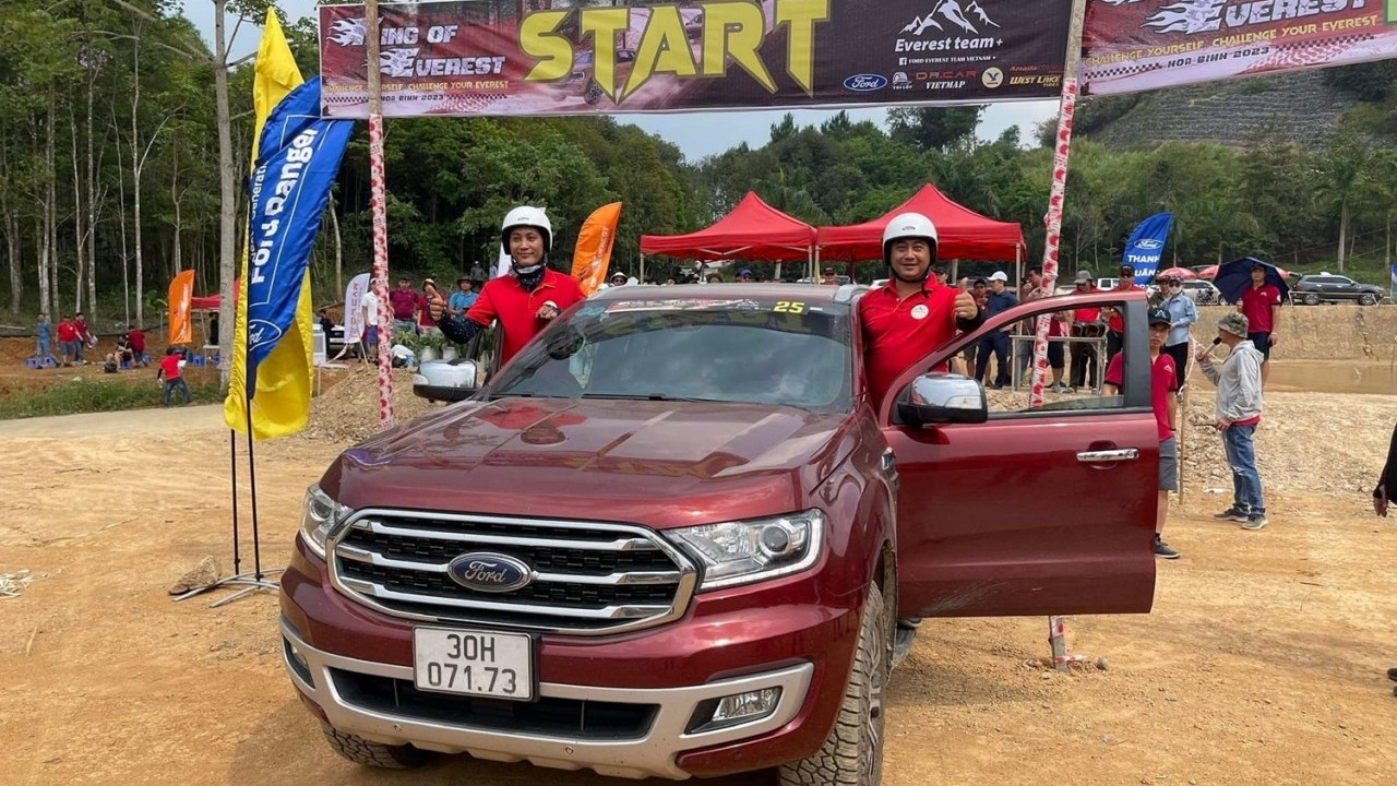 Sôi động ngày hội thi lái xe địa hình toàn Ford Everest