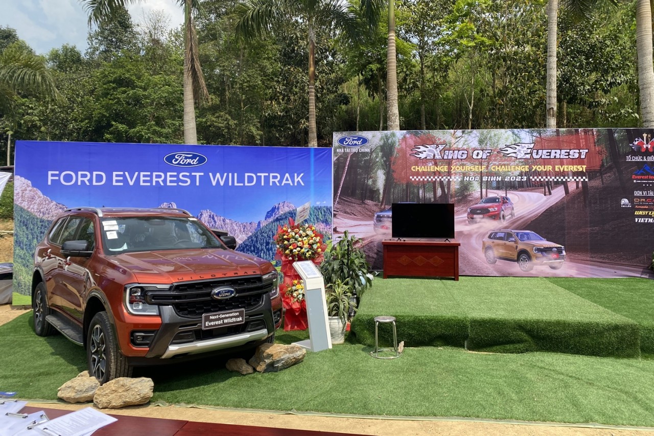 Sôi động ngày hội thi lái xe địa hình toàn Ford Everest Sôi động ngày hội thi lái xe địa hình toàn Ford Everest