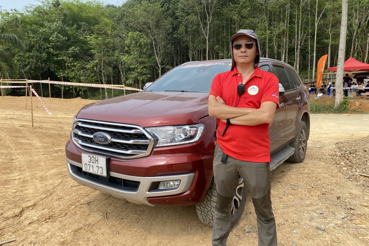 Sôi động ngày hội thi lái xe địa hình toàn Ford Everest Sôi động ngày hội thi lái xe địa hình toàn Ford Everest