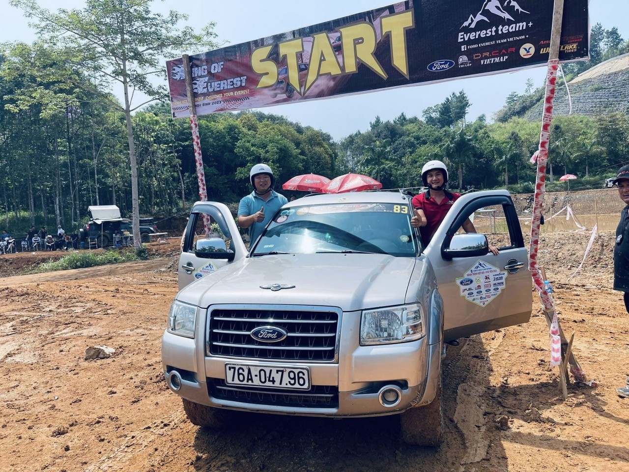 Sôi động ngày hội thi lái xe địa hình toàn Ford Everest Sôi động ngày hội thi lái xe địa hình toàn Ford Everest