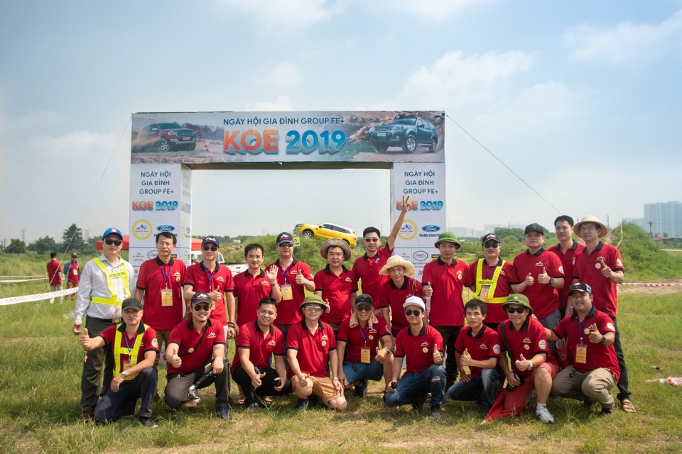 da i gia di nh ford everest team qua y tung bu ng trong buo i off road da u tien