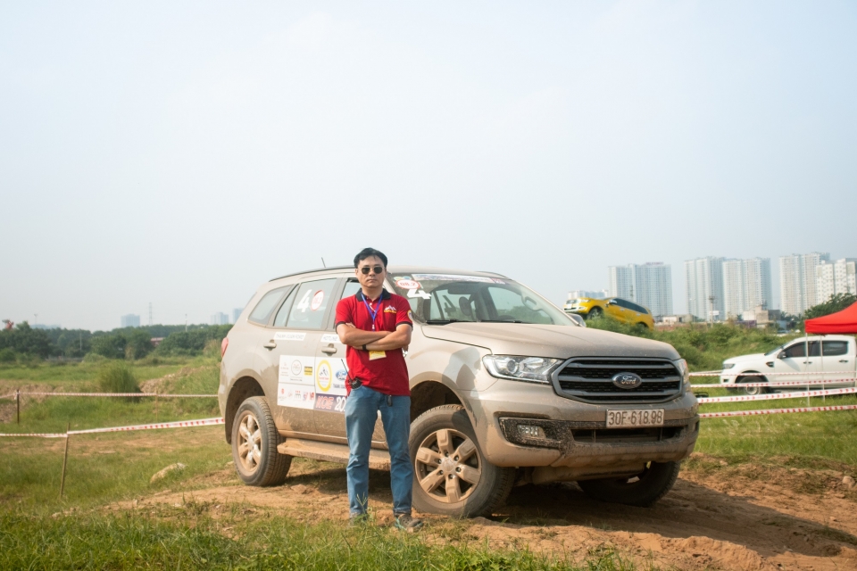 da i gia di nh ford everest team qua y tung bu ng trong buo i off road da u tien