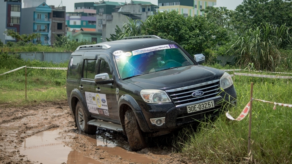 CLB "Ford Everest Team +" quậy tưng bừng trong buổi off-road đầu tiên