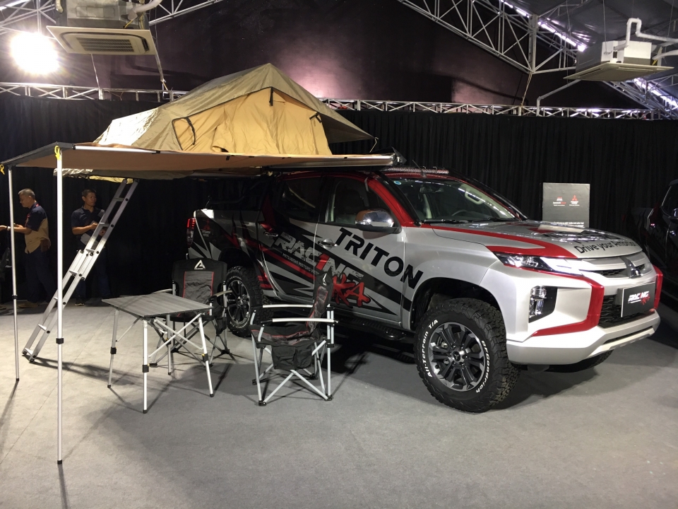 Mitsubishi Việt Nam tặng 2 xe cho đội đua Racing Aka mitsubishi ra mat doi dua chuyen nghiep dau tien