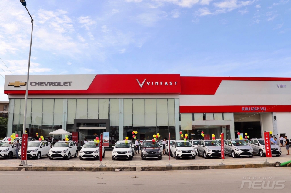650 xe Fadil đến tay khách hàng trên cả nước trong lễ giao xe của VinFast 650 xe vinfast fadil duoc giao den khach hang hom nay