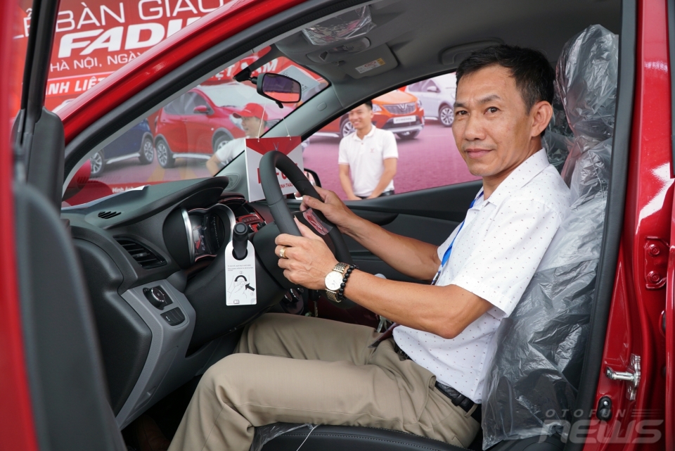 650 xe Fadil đến tay khách hàng trên cả nước trong lễ giao xe của VinFast 650 xe vinfast fadil duoc giao den khach hang hom nay