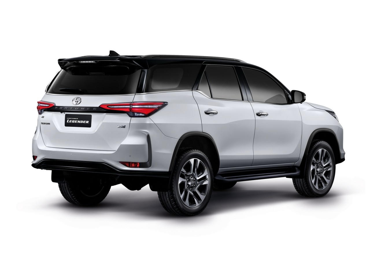 toyota fortuner moi trinh lang dong co hon 200 ma luc co da cop