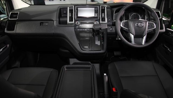 Toyota Granvia - Xe MPV 9 chỗ ngồi giá hơn 3 tỷ đồng toyota granvia xe mpv 9 cho ngoi gia hon 3 ty dong