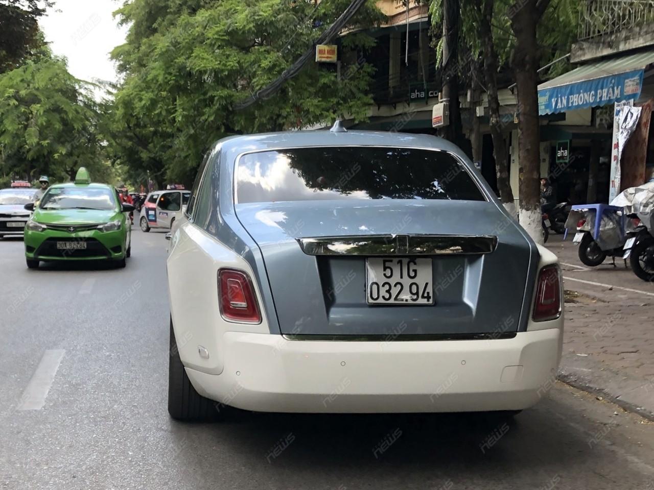 sieu sedan rolls royce phantom 8 thu hai nhap khau tu lao tren pho ha noi