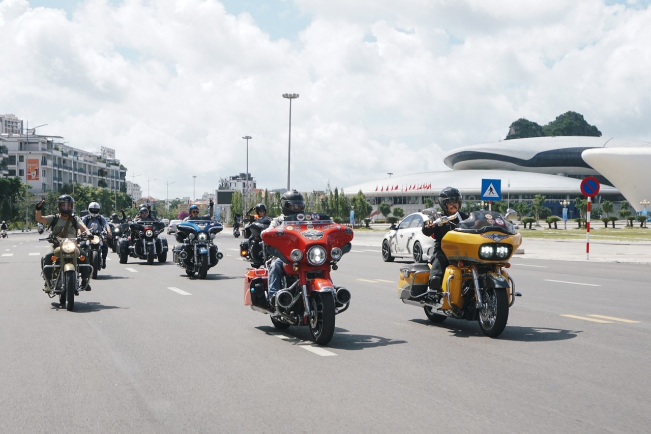 hang tram xe motor phan khoi lon tham gia ngay hoi bike weekend tai ha long