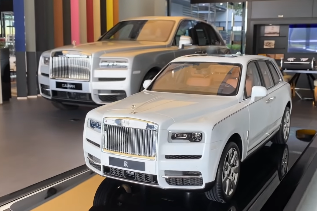 Xe mô hình siêu sang Rolls-Royce Cullinan giá gần 1 tỷ đồng Xe mô hình siêu sang Rolls-Royce Cullinan giá gần 1 tỷ đồng