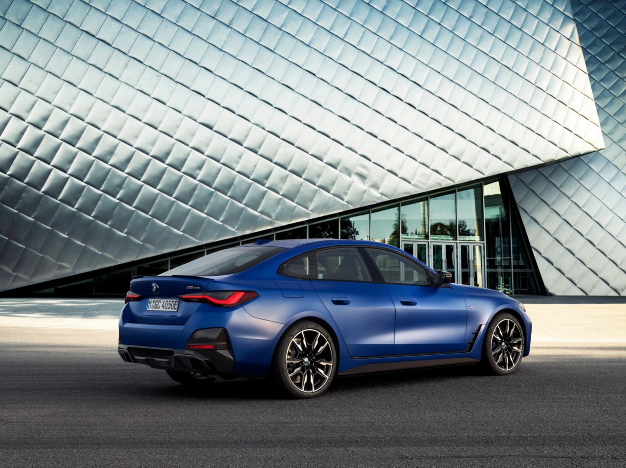 BMW i4 M50: Xe điện mạnh 536 mã lực, giá 66.000 USD BMW i4 M50: Xe điện mạnh 536 mã lực, giá 66.000 USD