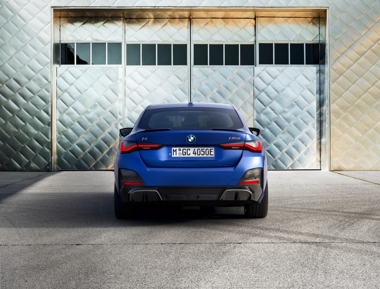 BMW i4 M50: Xe điện mạnh 536 mã lực, giá 66.000 USD BMW i4 M50: Xe điện mạnh 536 mã lực, giá 66.000 USD