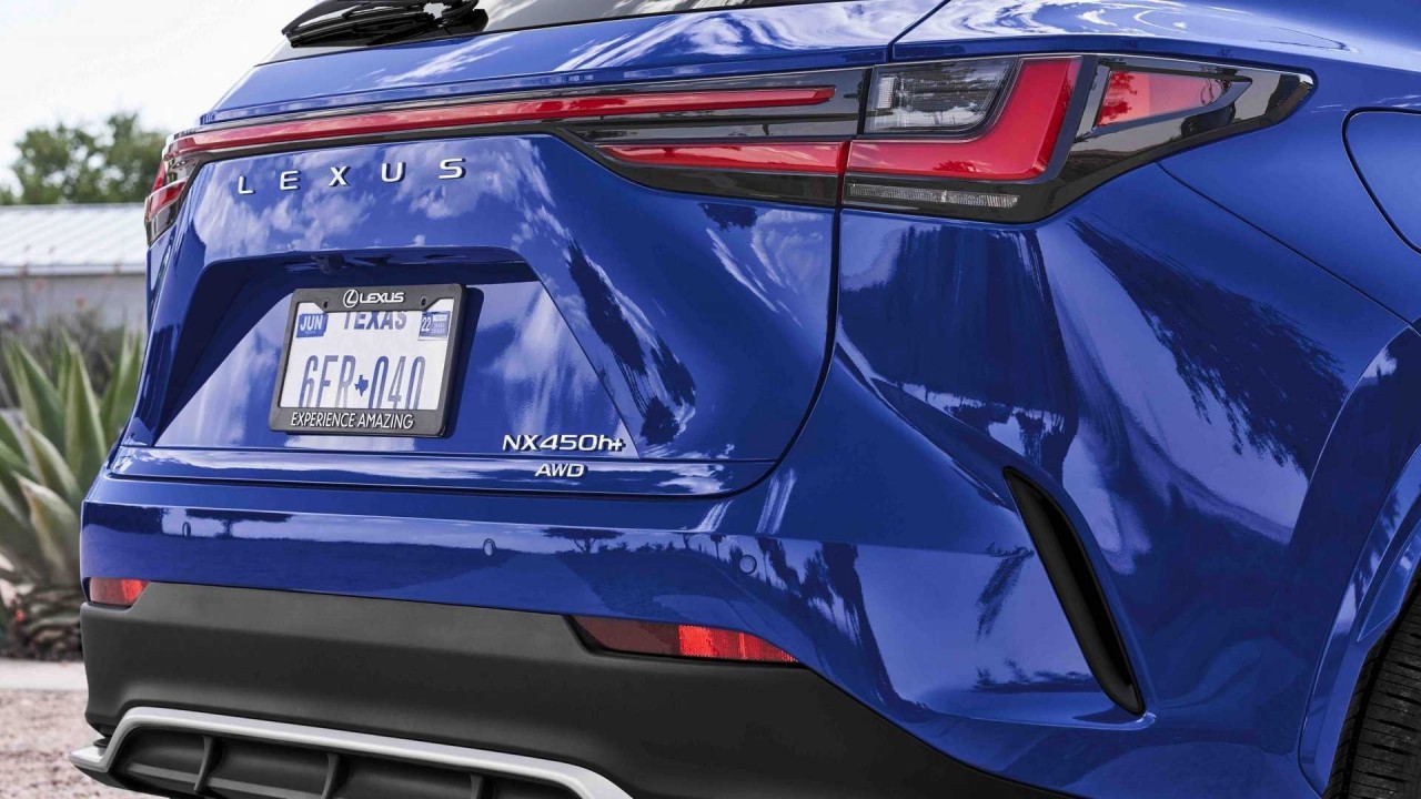 Lexus NX 2022 ra mắt, có tùy chọn động cơ hybrid và plug-in hybrid Lexus NX 2022 ra mắt, có tùy chọn động cơ hybrid và plug-in hybrid