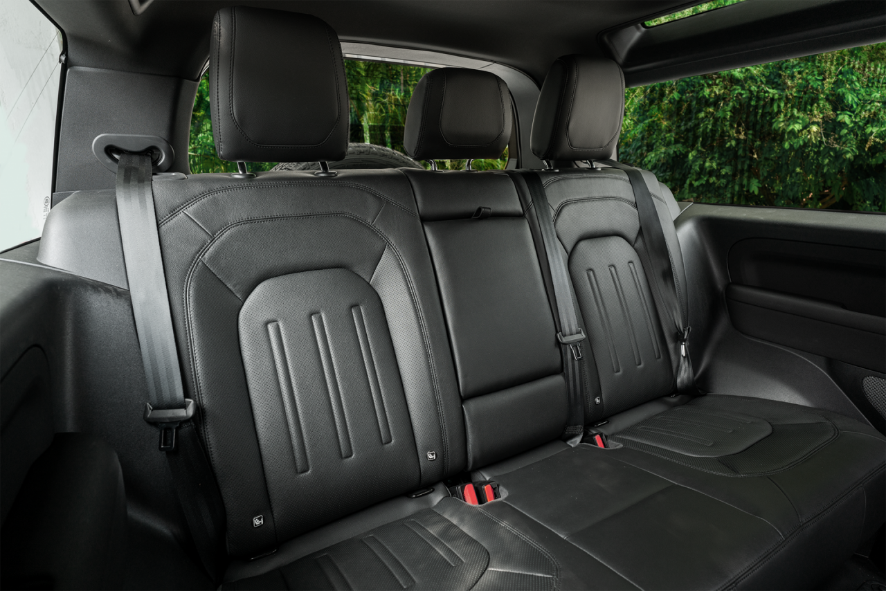 Land Rover Defender 90 ra mắt, giá khởi điểm gần 4 tỷ đồng Land Rover Defender 90 ra mắt, giá khởi điểm gần 4 tỷ đồng