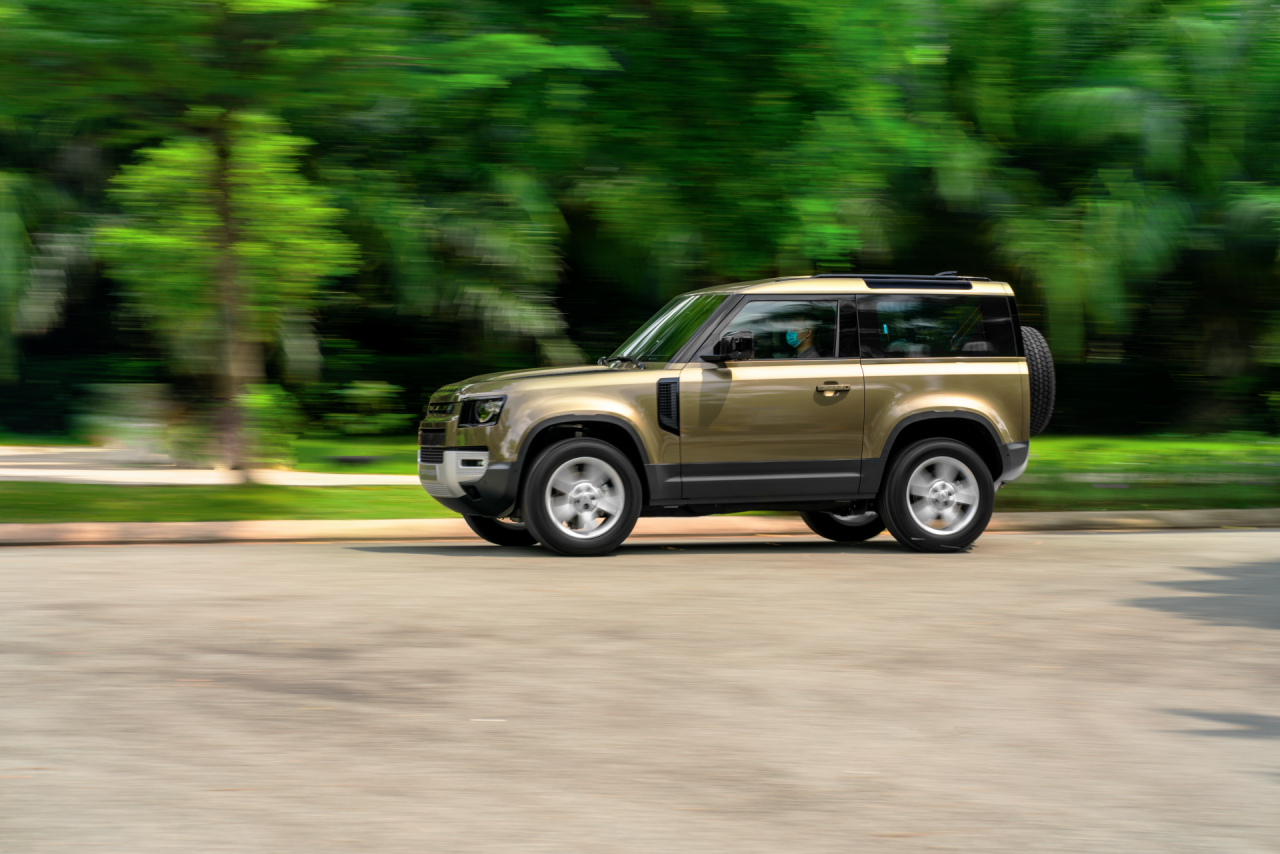 Land Rover Defender 90 ra mắt, giá khởi điểm gần 4 tỷ đồng Land Rover Defender 90 ra mắt, giá khởi điểm gần 4 tỷ đồng