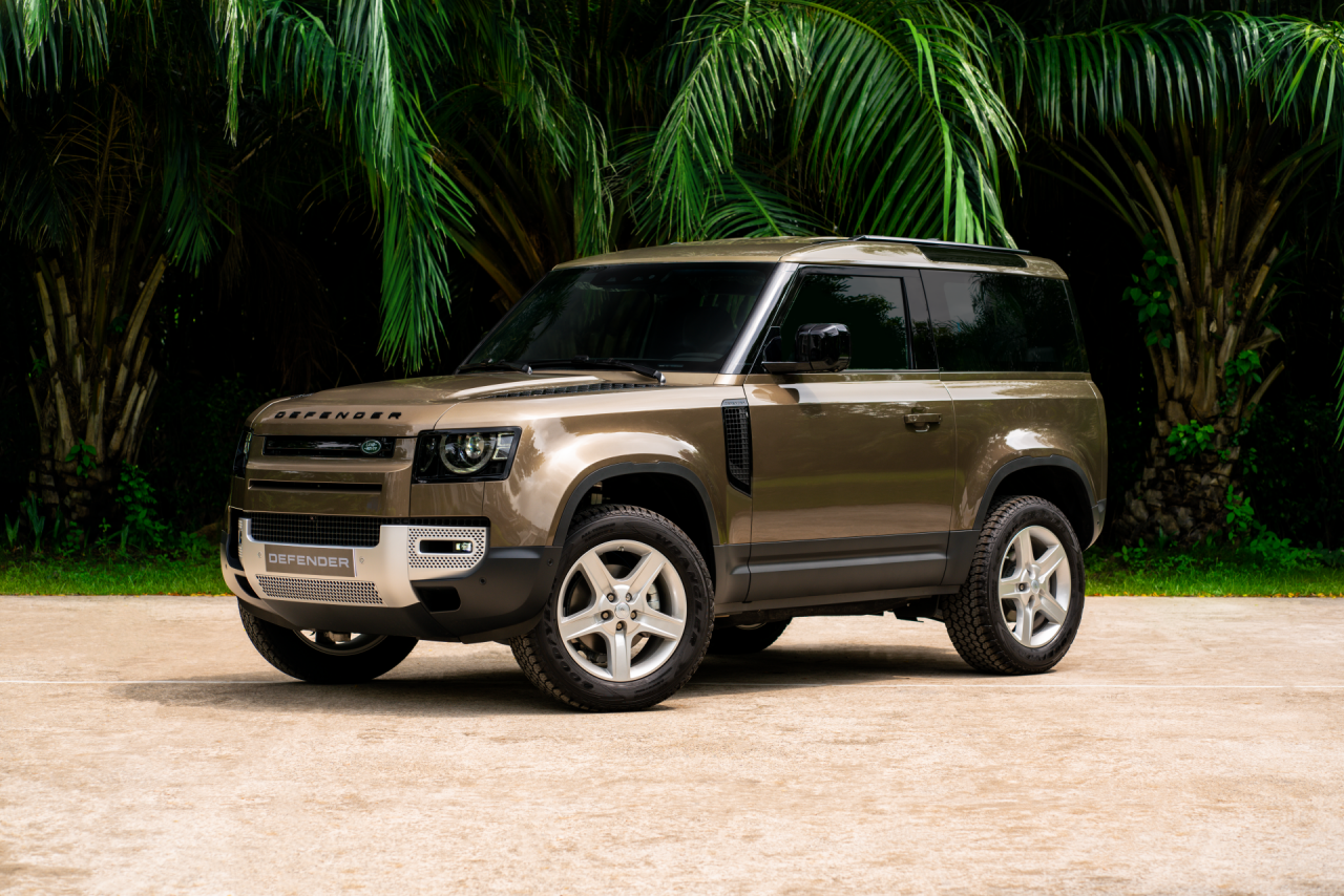 Land Rover Defender 90 ra mắt, giá khởi điểm gần 4 tỷ đồng Land Rover Defender 90 ra mắt, giá khởi điểm gần 4 tỷ đồng