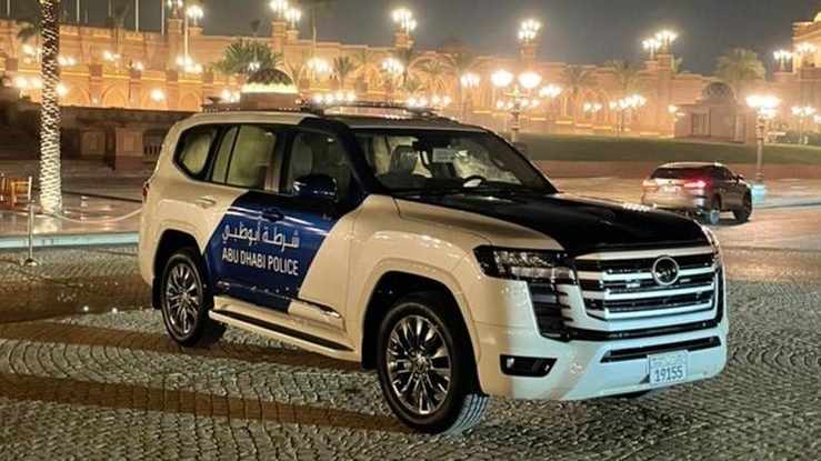 Cảnh sát Dubai chơi lớn, "tậu" xe Toyota Land Cruiser 2022 để tuần tra