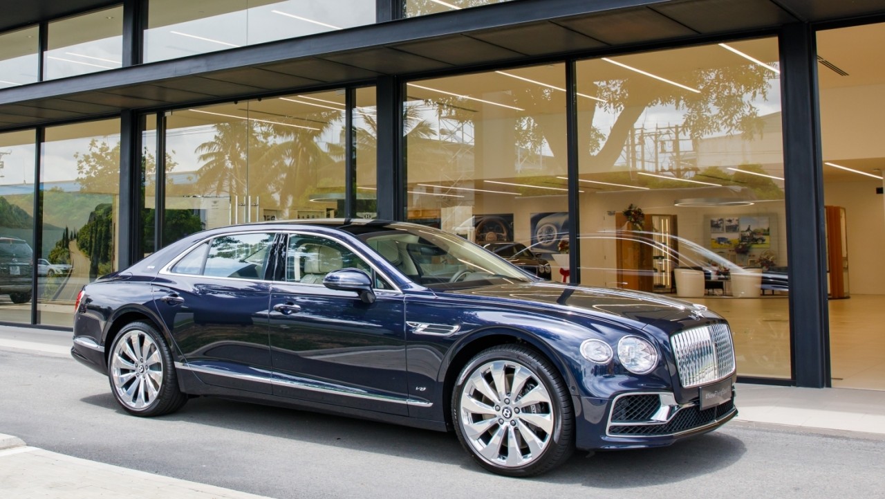 Siêu sang Bentley Flying Spur V8 First Edition chính hãng giá từ 18 tỷ đồng
