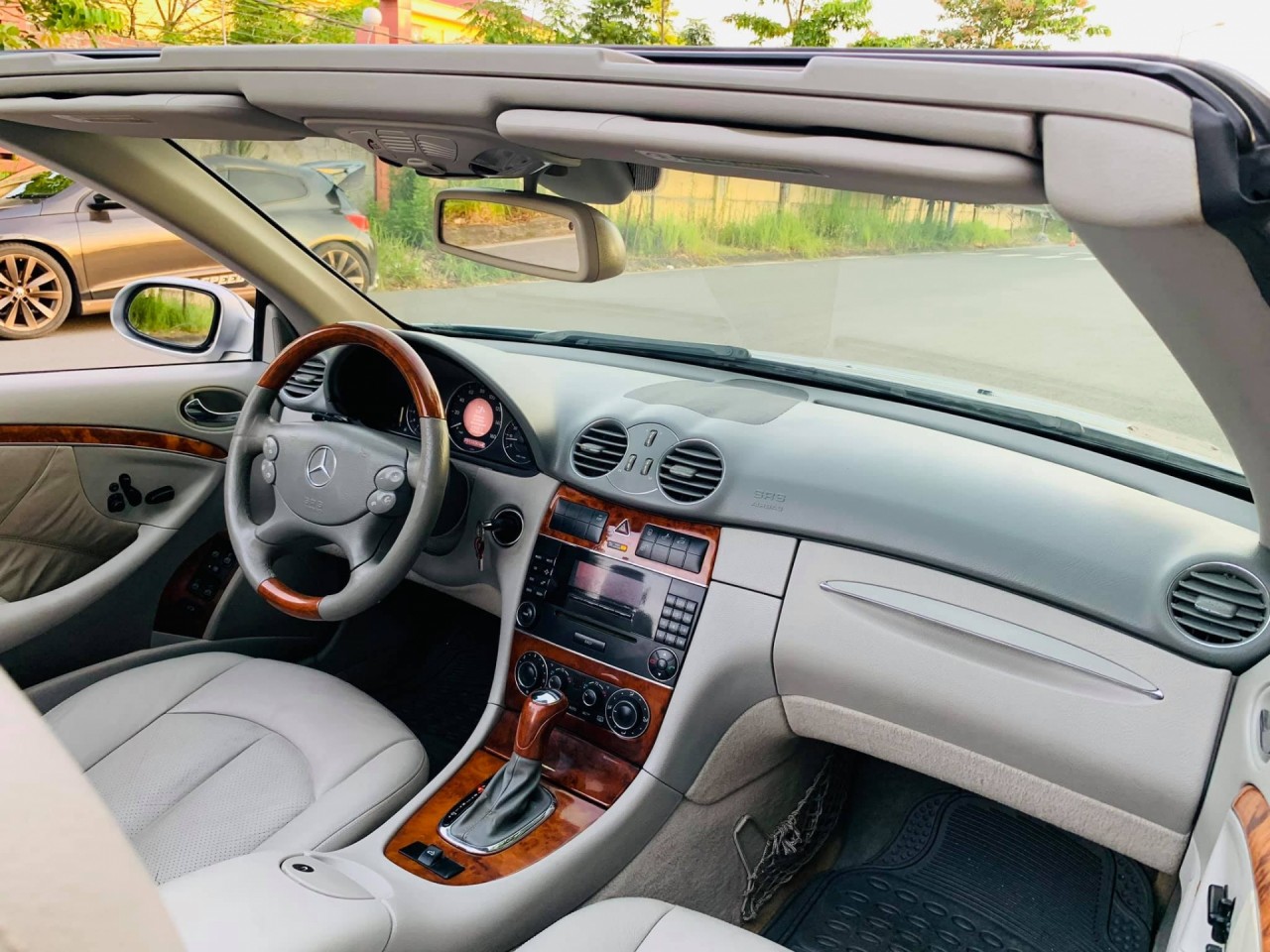 Mercedes CLK mui trần 17 năm tuổi giá chỉ 500 triệu đồng Mercedes CLK mui trần 17 năm tuổi giá chỉ 500 triệu đồng