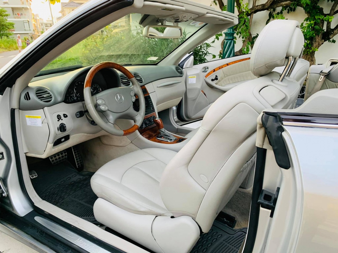 Mercedes CLK mui trần 17 năm tuổi giá chỉ 500 triệu đồng Mercedes CLK mui trần 17 năm tuổi giá chỉ 500 triệu đồng
