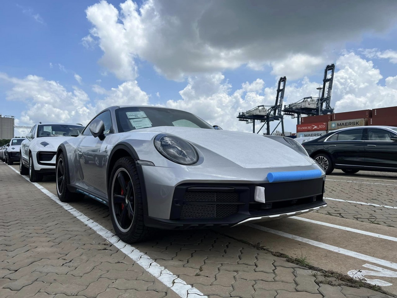 Chủ nhân Porsche 911 Dakar đầu tiên Việt Nam: Chủ nhân Porsche 911 Dakar đầu tiên Việt Nam: