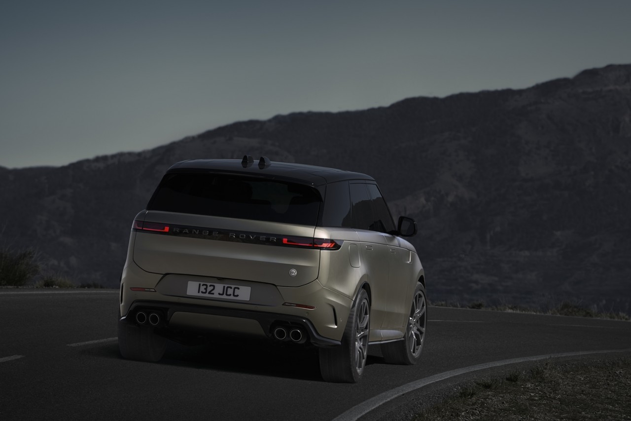 Ra mắt Range Rover Sport SV mạnh tới 626 mã lực Ra mắt Range Rover Sport SV mạnh tới 626 mã lực