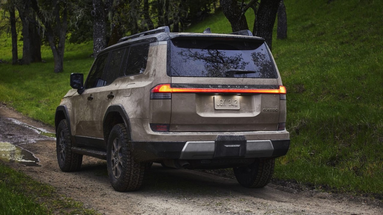 Lexus GX thế hệ mới ra mắt sở hữu khả năng đi địa hình ấn tượng Lexus GX thế hệ mới ra mắt sở hữu khả năng đi địa hình ấn tượng