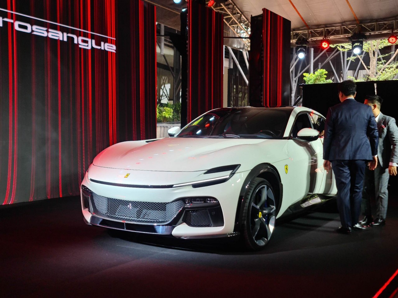 Siêu SUV Ferrari Purosangue chào sân Việt Nam với giá bán 40 tỷ đồng