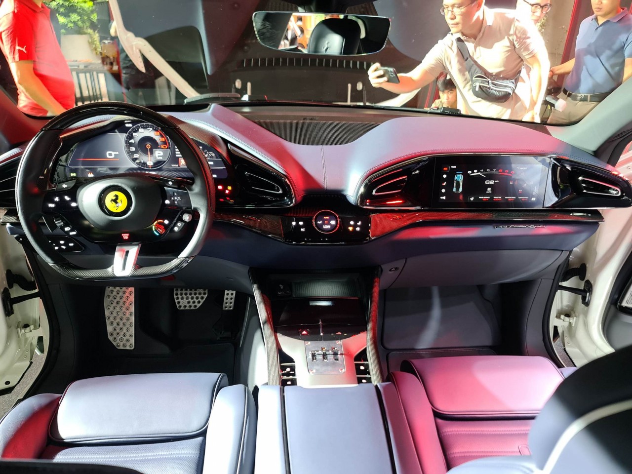 Siêu SUV Ferrari Purosangue chào sân Việt Nam với giá gần 40 tỷ đồng Siêu SUV Ferrari Purosangue chào sân Việt Nam với giá gần 40 tỷ đồng